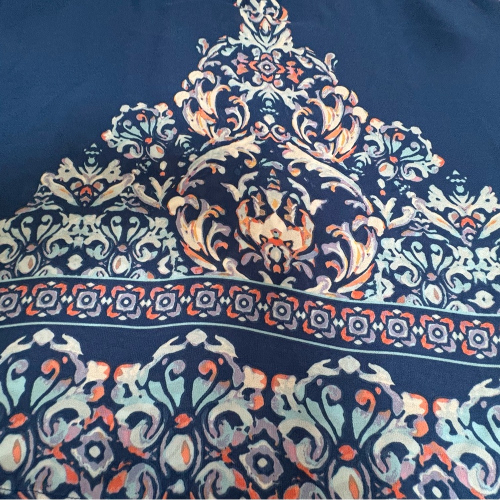 Blue Sleeveless Patterned Blouse with Ornate Neckline by C EST 1946 Size Large - Picture 2 of 7